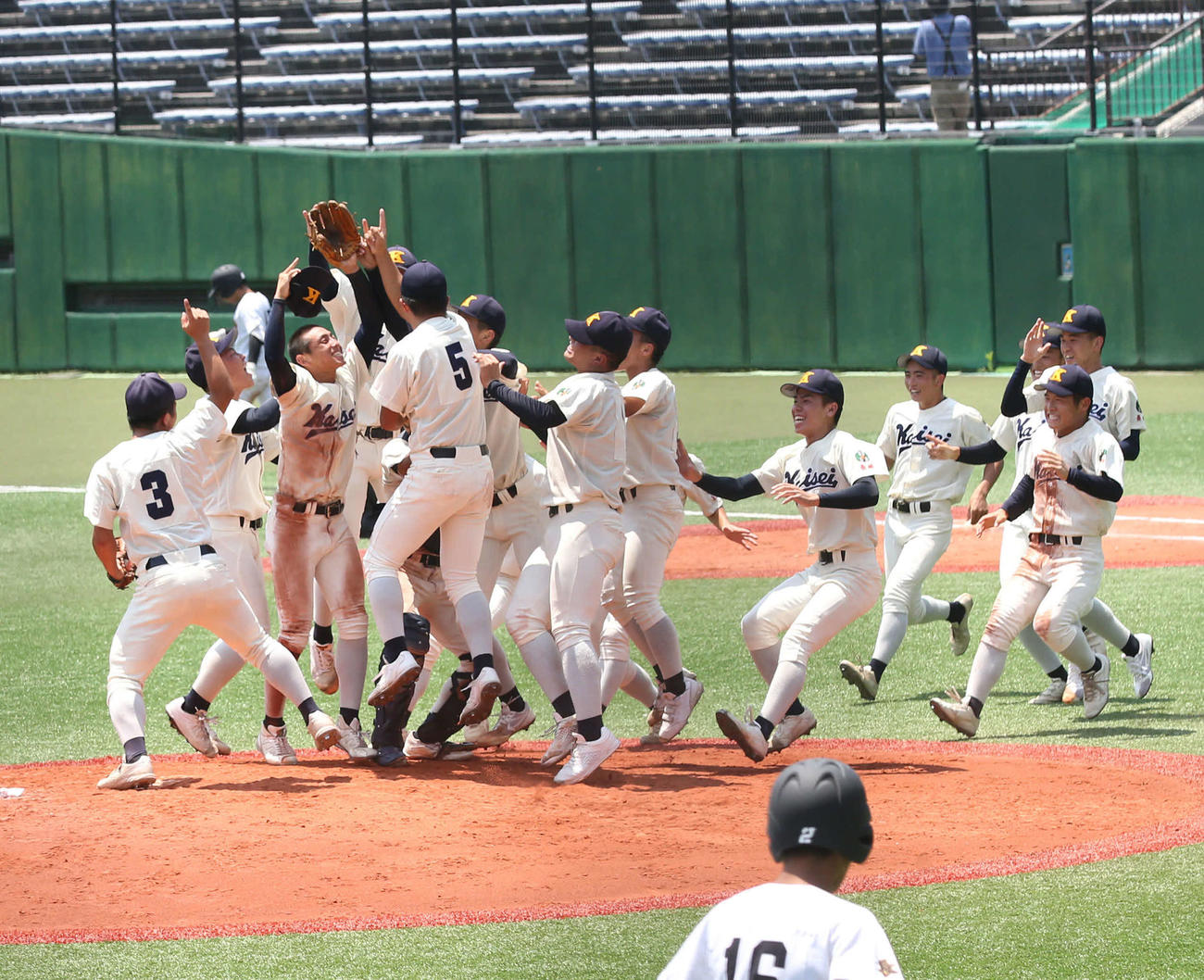 海星対創成館　甲子園出場を決め、歓喜に沸く海星ナイン（撮影・屋方直哉）