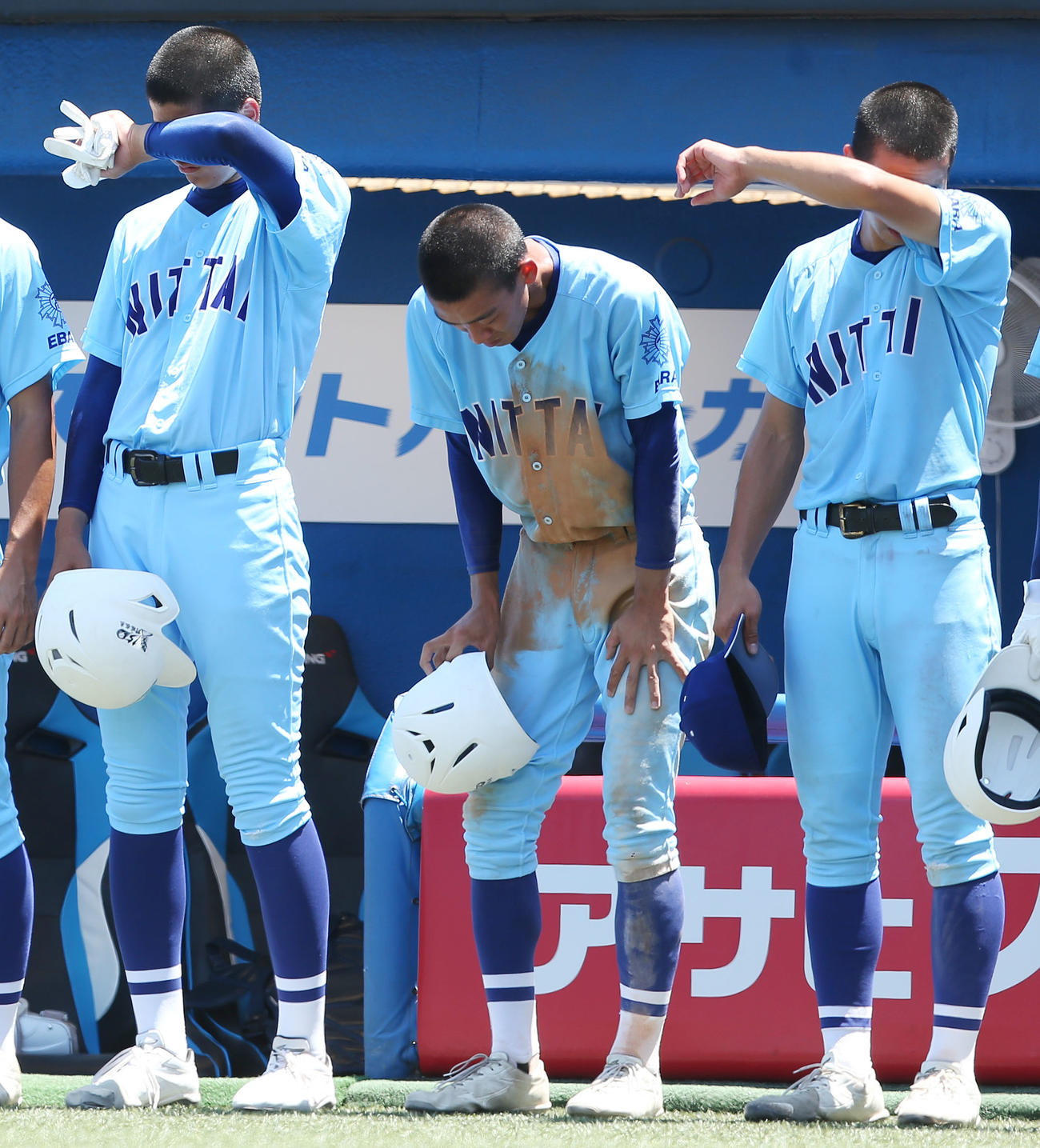日体大荏原対二松学舎大付　決勝で敗れ涙を流す日体大荏原の選手たち（撮影・宮地輝）