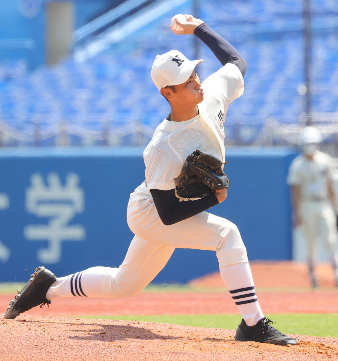 日大三対東海大菅生　力投する日大三の先発・松藤孝介（撮影・野上伸悟）