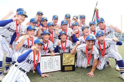前橋商対健大高崎　優勝し歓喜する健大高崎（撮影・足立雅史）