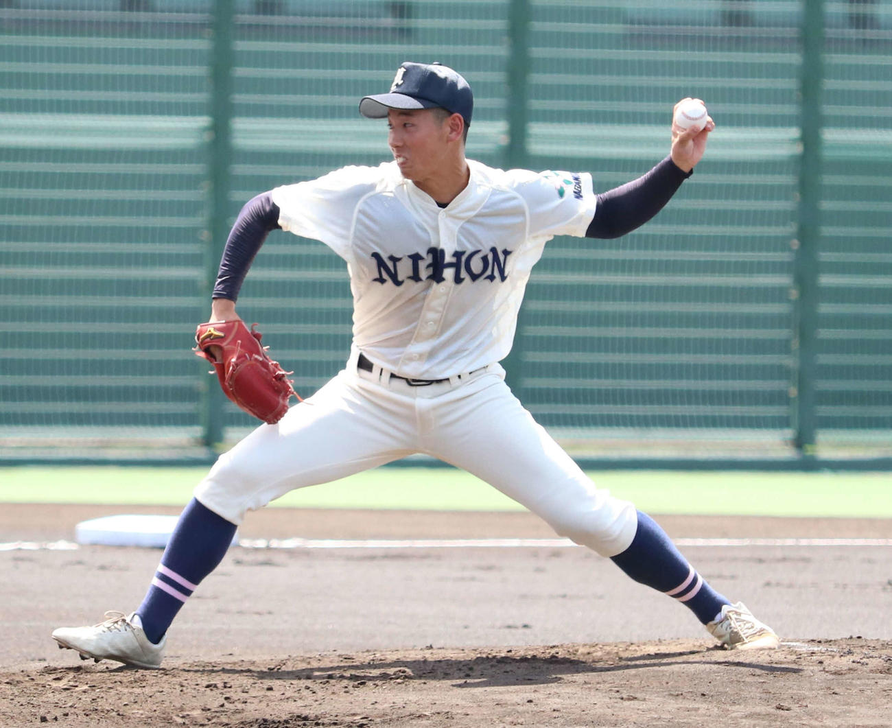 高校野球長野　長野日大対長野俊英　先発し力投する長野日大・山田（撮影・野見山拓樹）