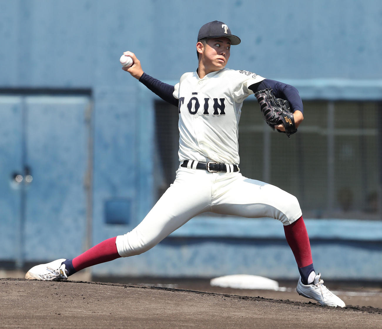 大阪桐蔭対東海大大阪仰星　東海大大阪仰星戦に先発する大阪桐蔭・森（撮影・白石智彦）