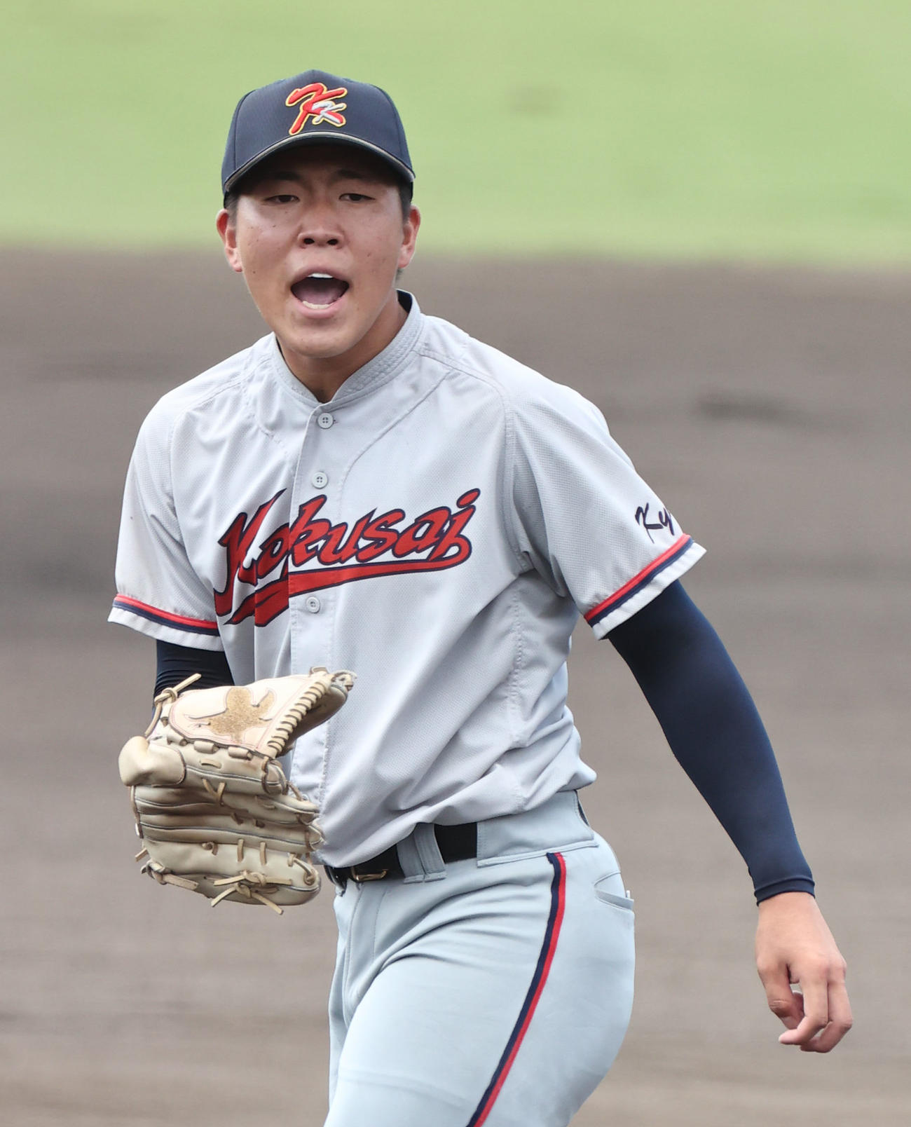 【京都】京都国際対京都外大西　3失点ながら完投勝利を挙げた京都国際・中崎は相手打者を打ち取り叫ぶ（撮影・西尾就之）