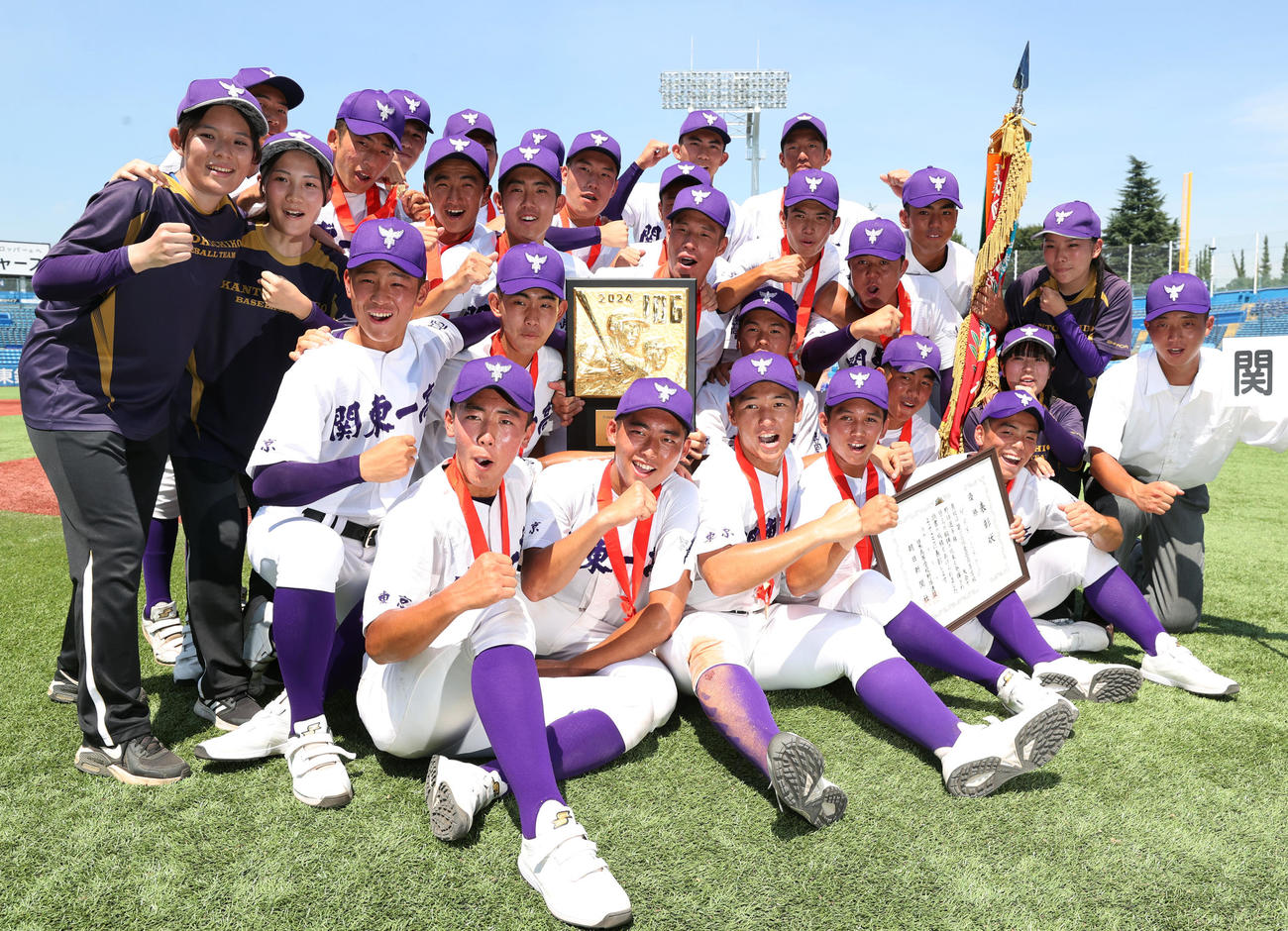 関東第一対帝京　東東京大会で優勝し喜び合う関東第一ナイン（撮影・柴田隆二）