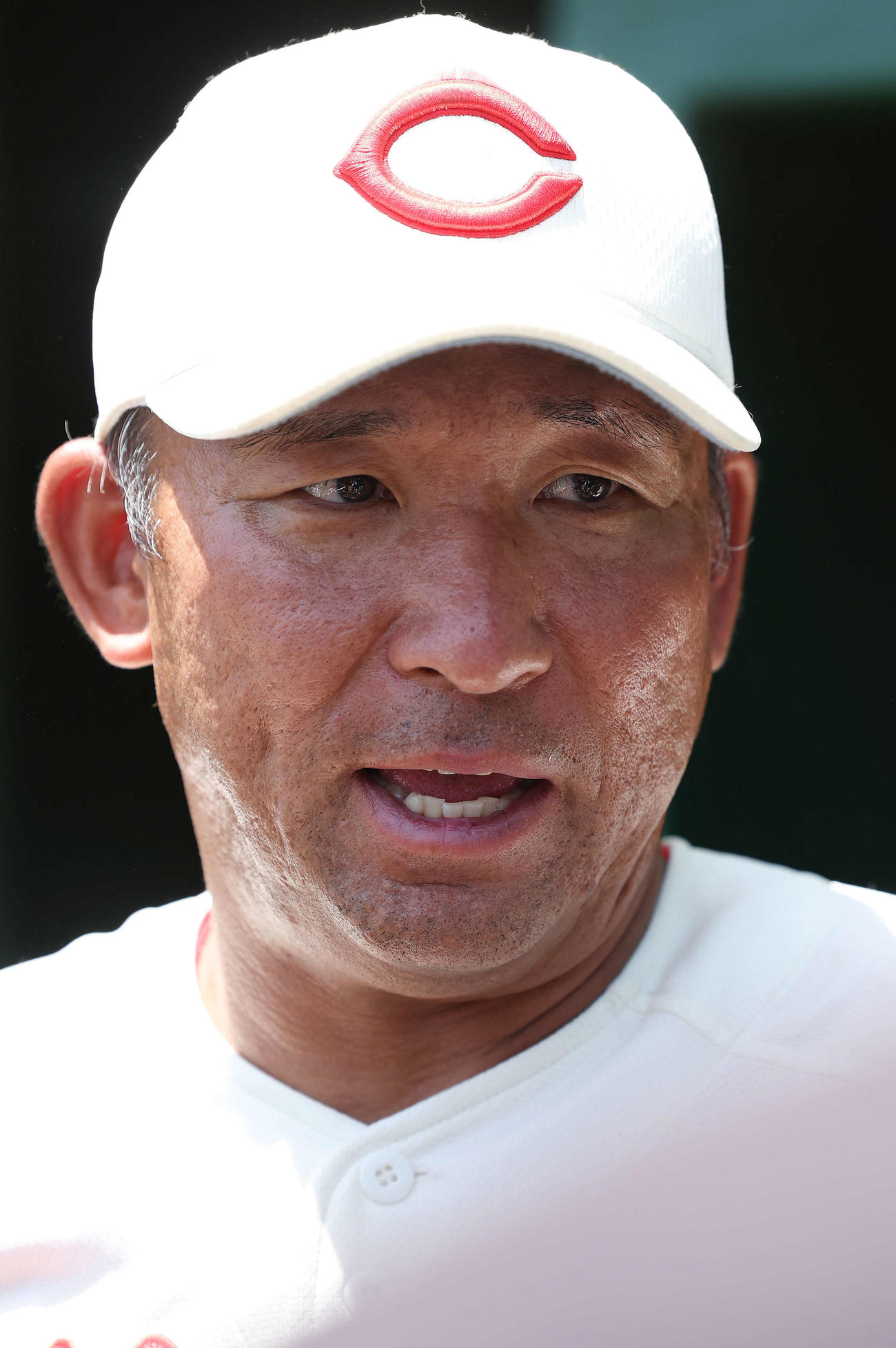 智弁和歌山対近大新宮　、試合後の取材に応じる智弁和歌山・中谷監督（撮影・前田充）