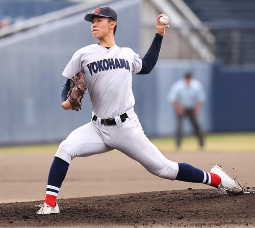 健大高崎対横浜　横浜先発の小林鉄三郎（撮影・野上伸悟）