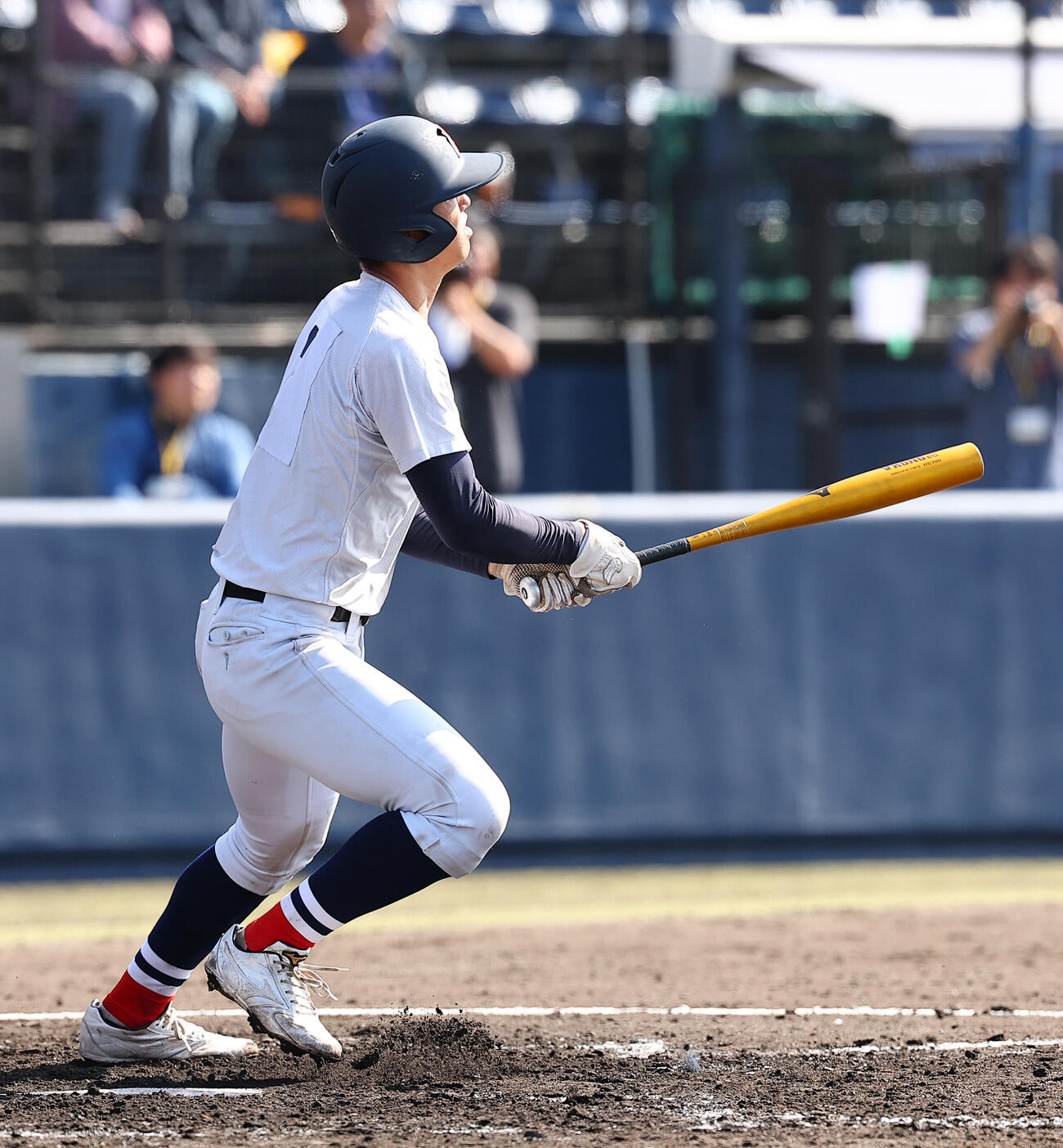 健大高崎対横浜　5回裏横浜2死一、二塁、3点本塁打を放つ脇山魁音（撮影・野上伸悟）