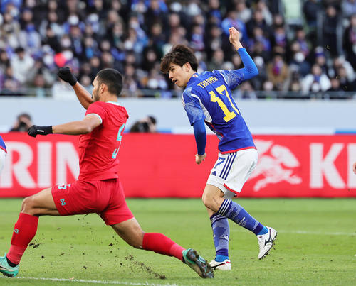日本対タイ 後半、ゴールを決める田中(撮影・足立雅史)