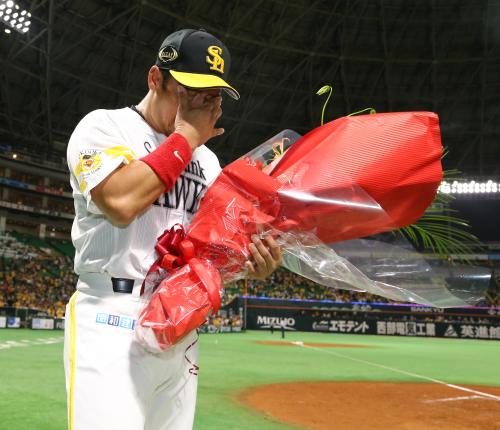 【画像・写真】ソフトＢ松中　沸かせたフルスイング「コテンパンにやられた」