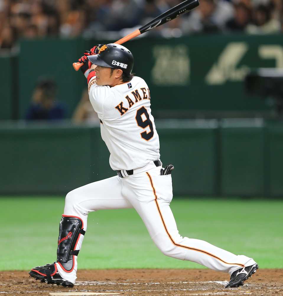 【画像・写真】巨人・亀井が１号ソロ「まさか入るとは…ねぇ」