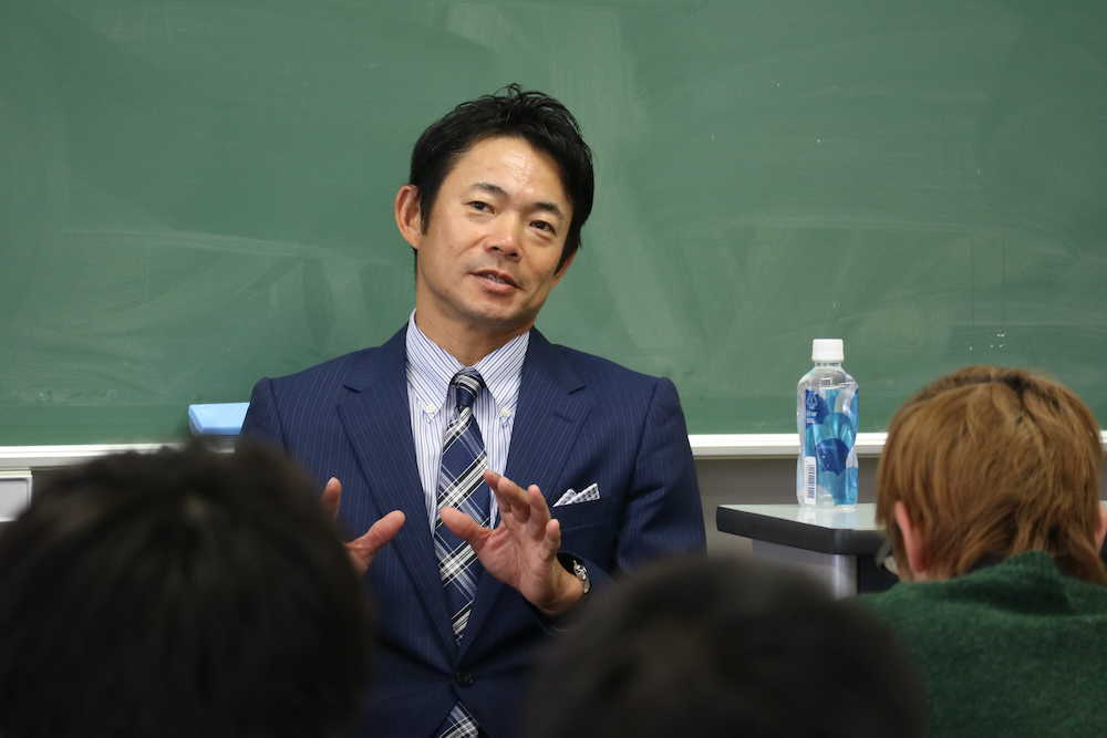 【画像・写真】元巨人・仁志敏久氏が江戸川大学で講義　侍ジャパンの課題語る