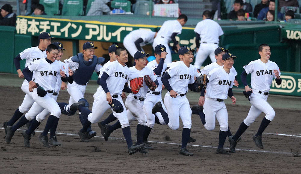 【画像・写真】札幌大谷が甲子園1勝　船尾監督「本校の野球部にとっては歴史的な１日」