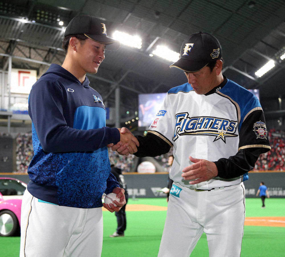 【画像・写真】吉田輝星のデビュー戦勝利は「脚本家」栗山監督なくしては語れない
