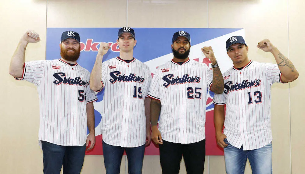【画像・写真】ヤクルト新助っ人4人が入団会見　バンデンハーク「コンディション万全」