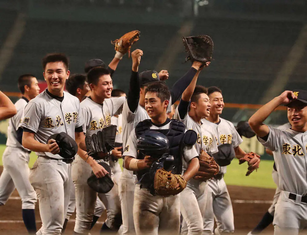 【画像・写真】東北学院が名門撃破！渡辺監督　甲子園初出場での“快挙”に驚き隠せず「信じられません」