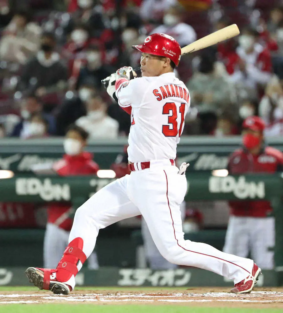 【画像・写真】首位打者争い中の広島・誠也&坂倉　6回に適時打で“競演”　2桁勝利目指す大瀬良を強力援護