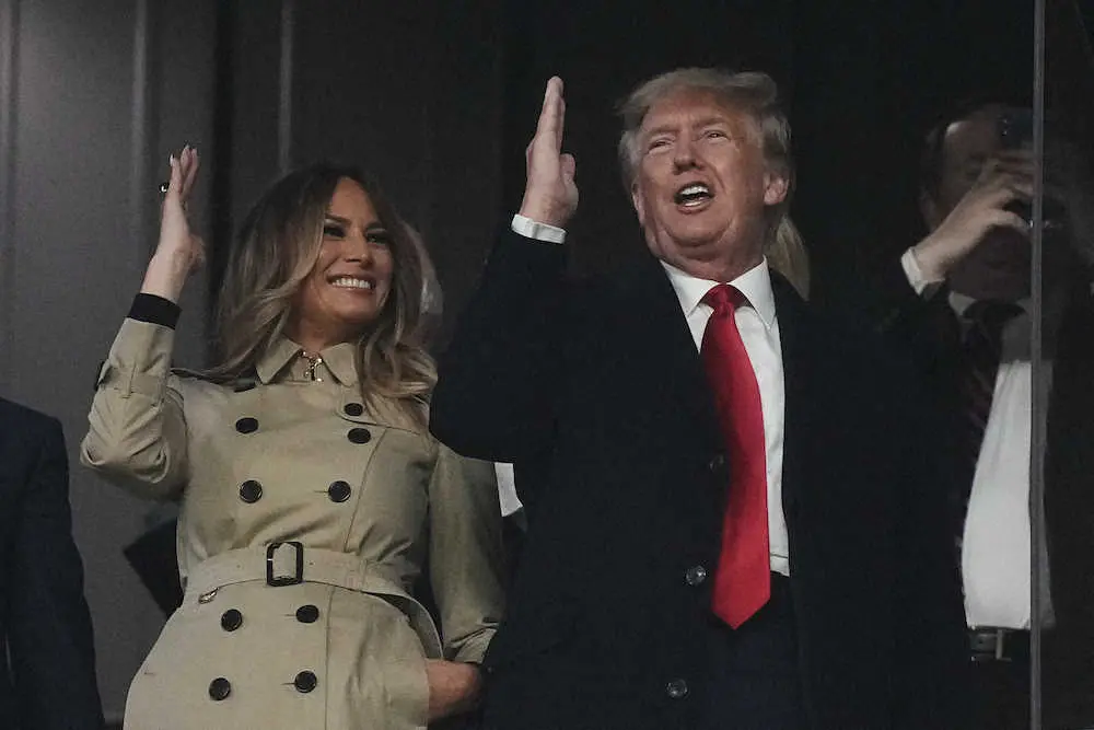 【画像・写真】トランプ前大統領夫妻も観戦　名物応援「トマホーク・チョップ」も
