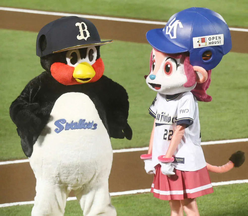 【画像・写真】つば九郎「えっ！？なになに。ぱすがないと、はいれないの？すたっふ～！」　急きょ？神戸に駆けつける