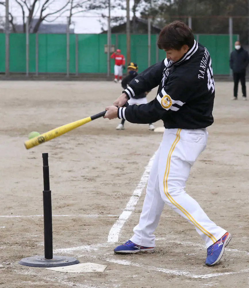 【画像・写真】ソフトB谷川原　新庄ビッグボス絶賛の強肩で「日本ハムの選手刺す」　野球教室の少年たちも“スゲー”