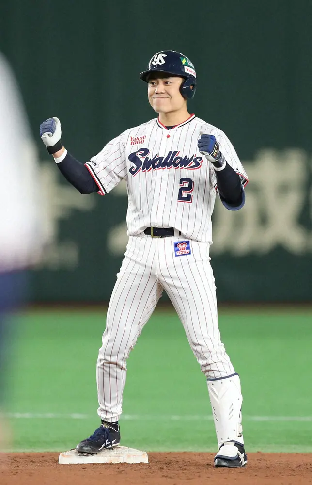 【画像・写真】ヤクルト・中村に背番号「27」！“準永久欠番”15年ぶりに復活