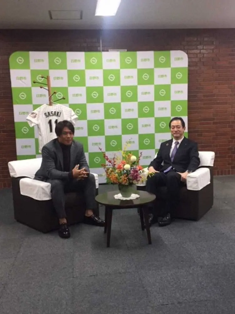 【画像・写真】ロッテ佐々木千　地元・日野市長を表敬訪問「大好きな場所」