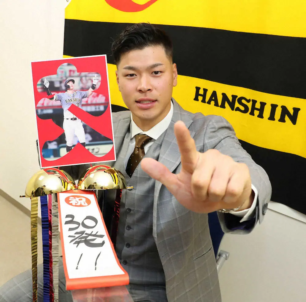 【画像・写真】阪神・佐藤輝、誓う！来季こそ「ホームラン30本」年俸4200万は福留と並んで2年目野手歴代2位