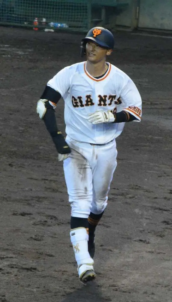 【画像・写真】巨人・吉川　後輩には負けん！　代打で右前打「結果にこだわってやっていきたい」
