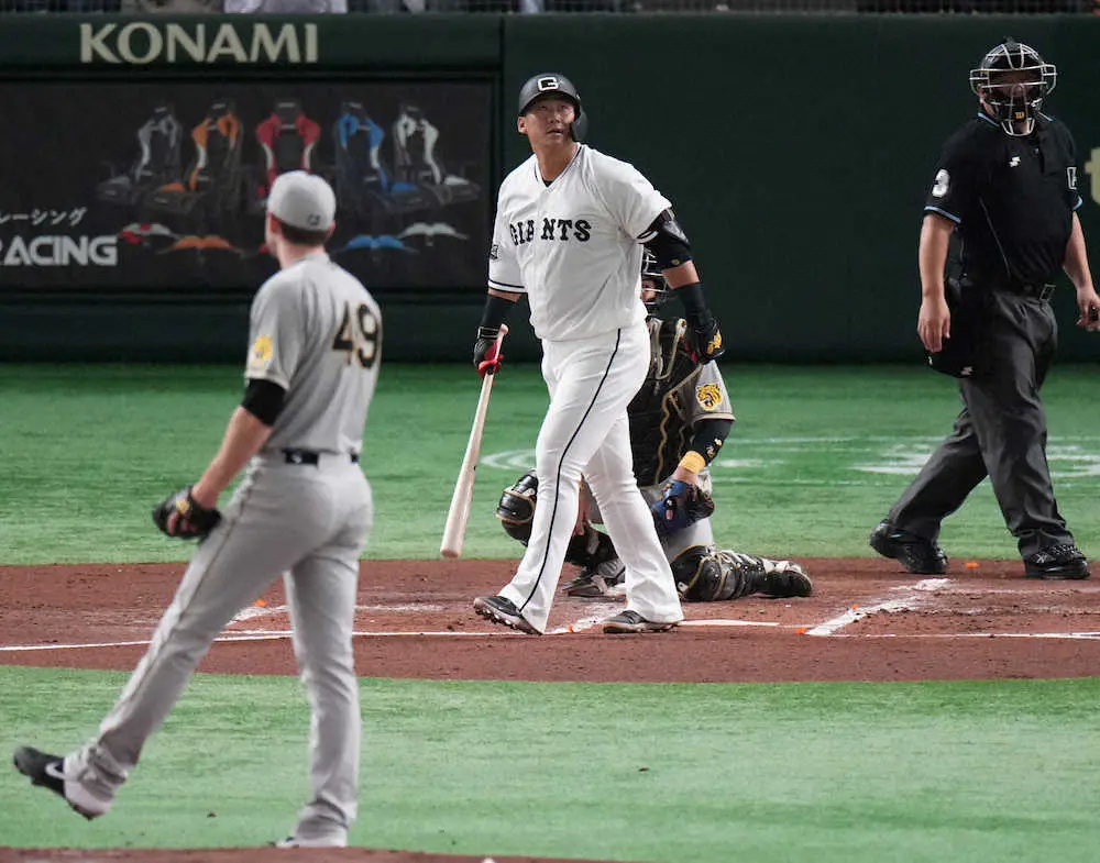 【画像・写真】巨人・中田　初回に満塁弾！ド派手21打席ぶり安打　移籍後初のお立ち台