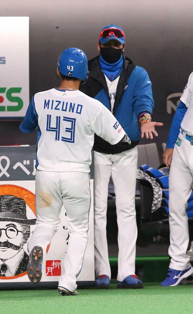 【画像・写真】日本ハム新庄監督　2度の重盗にセーフティースクイズ！今季初の4連勝で5位ロッテに1差