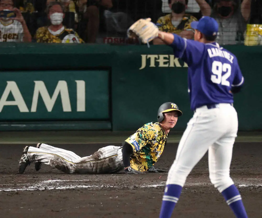 【画像・写真】“神スピード”で1点もぎとった阪神・近本　「サインがギャンブルだったので」