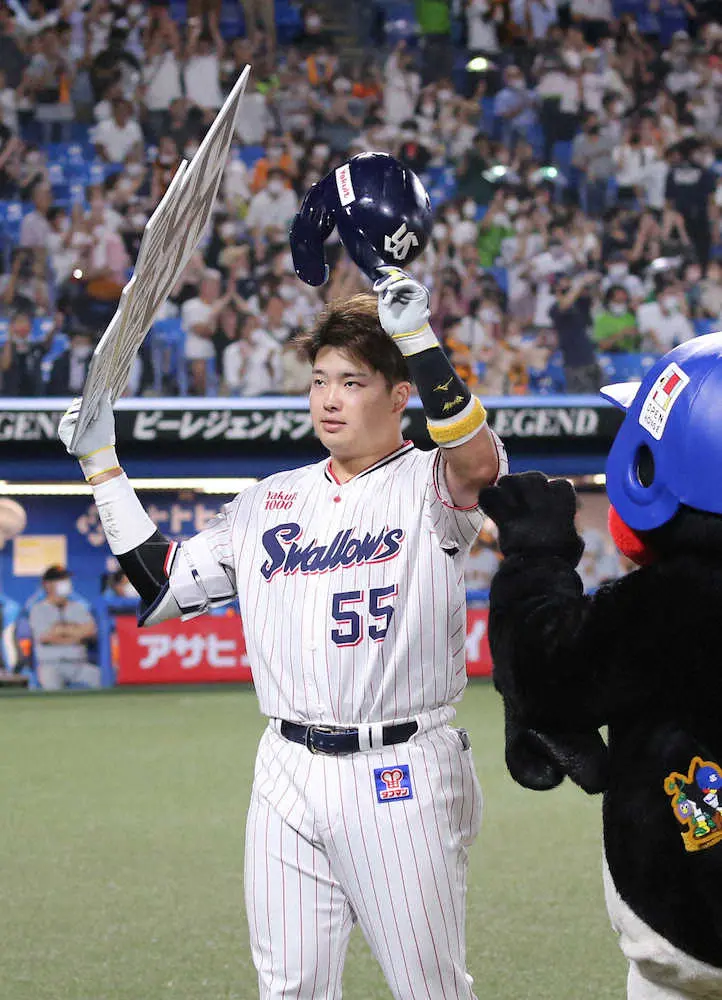 【画像・写真】ヤクルト村上55号「丈夫な体に生んでくれた両親に感謝」　王貞治の日本選手最多記録に並び「すごく光栄」