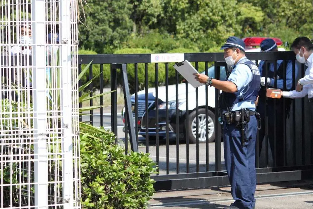 【画像・写真】阪神　2軍鳴尾浜球場で男性が不法侵入し警察に連行…パトカー4台駆けつける事態に