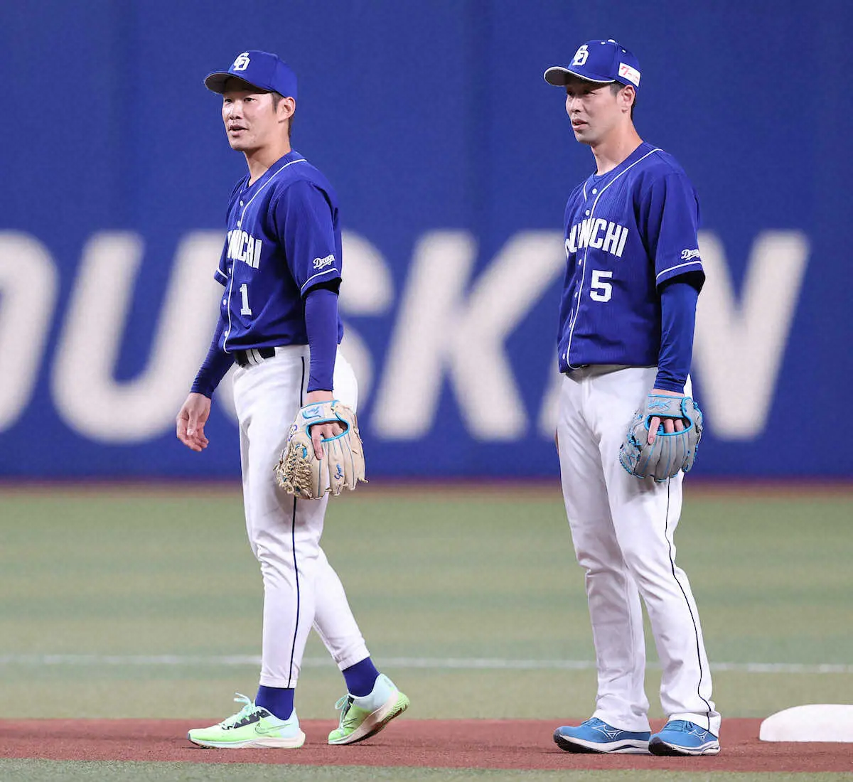 【画像・写真】中日ファンフェスタ、阿部と京田が紅白戦にサプライズ登場　別れのあいさつで新天地での活躍誓う