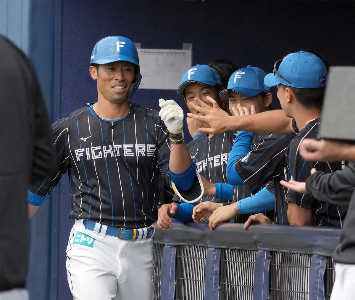 【画像・写真】糸井嘉男氏が日本ハムの紅白戦を解説　元阪神・江越に「いいバットの出方している」