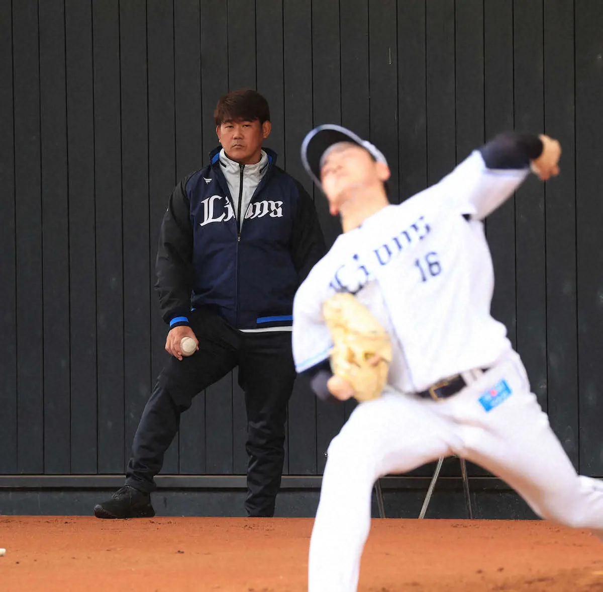 【画像・写真】後ろから！前から！横から！松坂氏！西武臨時コーチ初日に全方向から選手チェック