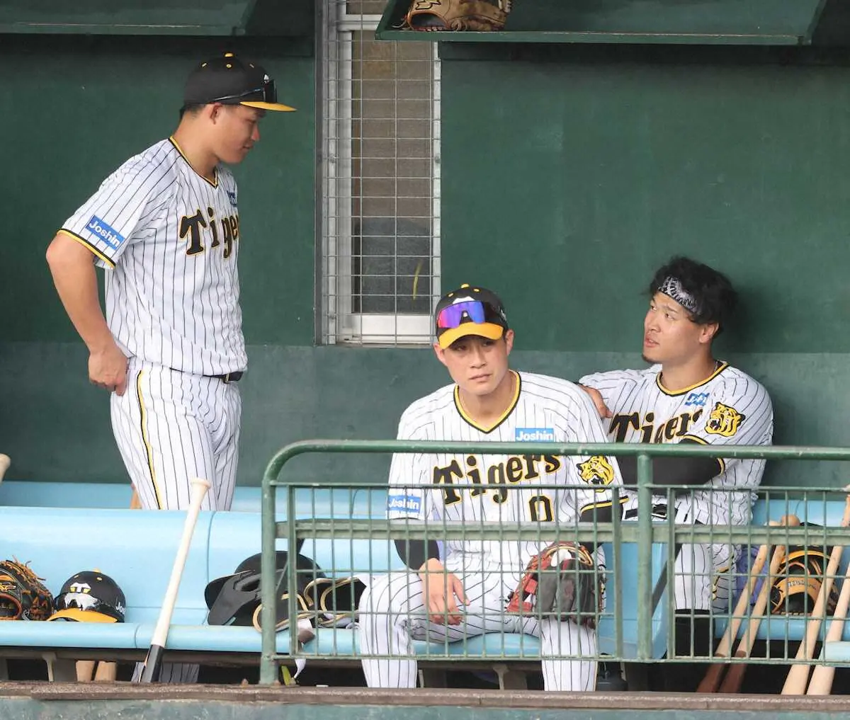 【画像・写真】阪神　サバイバル紅白戦前に…佐藤輝と森下がドラ1談義