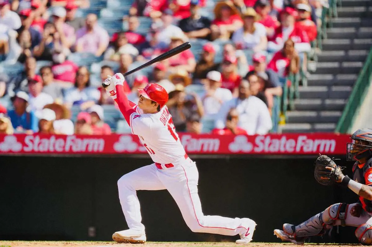 【画像・写真】大谷翔平の“膝折り”8号に「ホームランのフォームじゃない」「WBCを思い出す」驚きの声相次ぐ