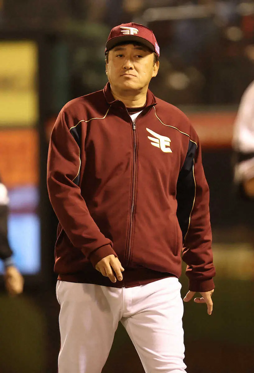 【画像・写真】楽天・石井監督が動いた！　1死二、三塁で1ボールから代打・西川「こーゆう野球が見たかった」