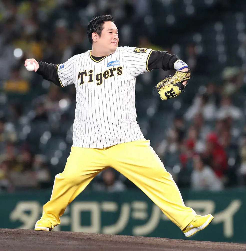 【画像・写真】岡崎体育「10点満点中6億点」　甲子園のファーストピッチでストライク投球