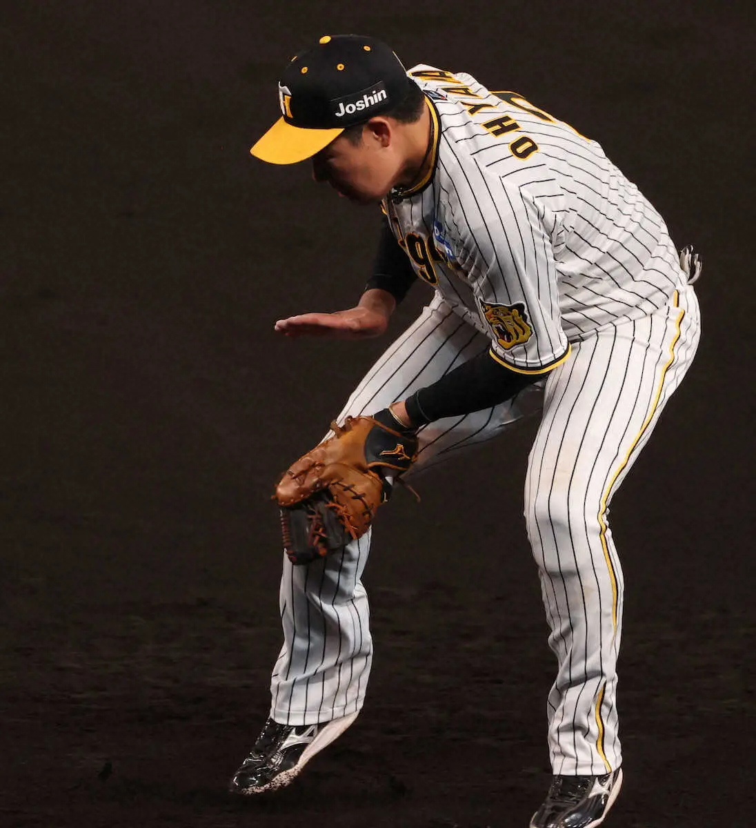 【画像・写真】阪神・岡田監督　4失策に「ホンマ、出たら一気に出るなあ」攻撃でもミス「あんなもん高めのクソボール」