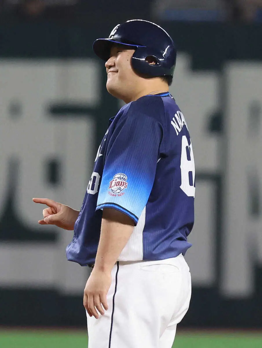 【画像・写真】西武・おかわり君が今季初盗塁！　球場もどよめき　“甲斐キャノン”投げさせず、隙ついて見せ場