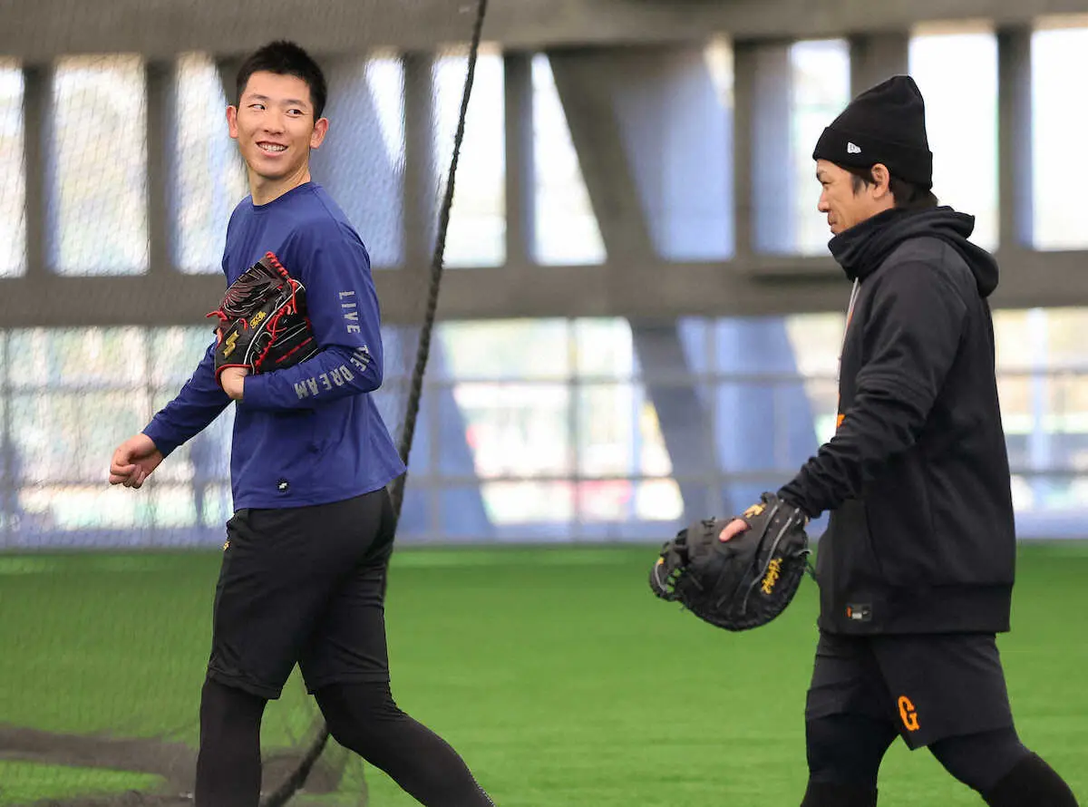 【画像・写真】巨人宮崎合同自主トレ　エース戸郷の投球を甲斐が受けた「めちゃくちゃ座りたくなった」