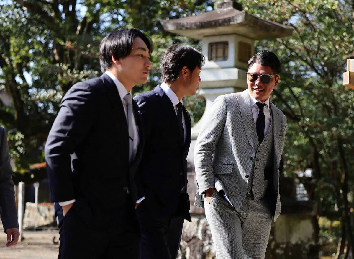 【画像・写真】巨人ナインが宮崎神宮参拝　主砲・岡本「中心となって頑張れるように」