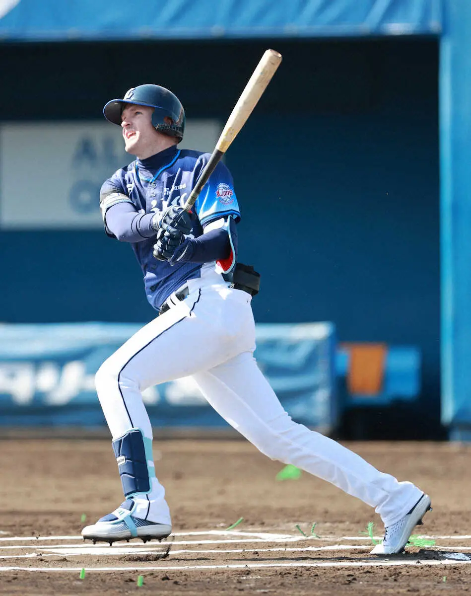 【画像・写真】西武・ネビン　頭部死球何の!“大谷魂”二塁打　父とエンゼルスでともに戦ったスターばり闘志見せた