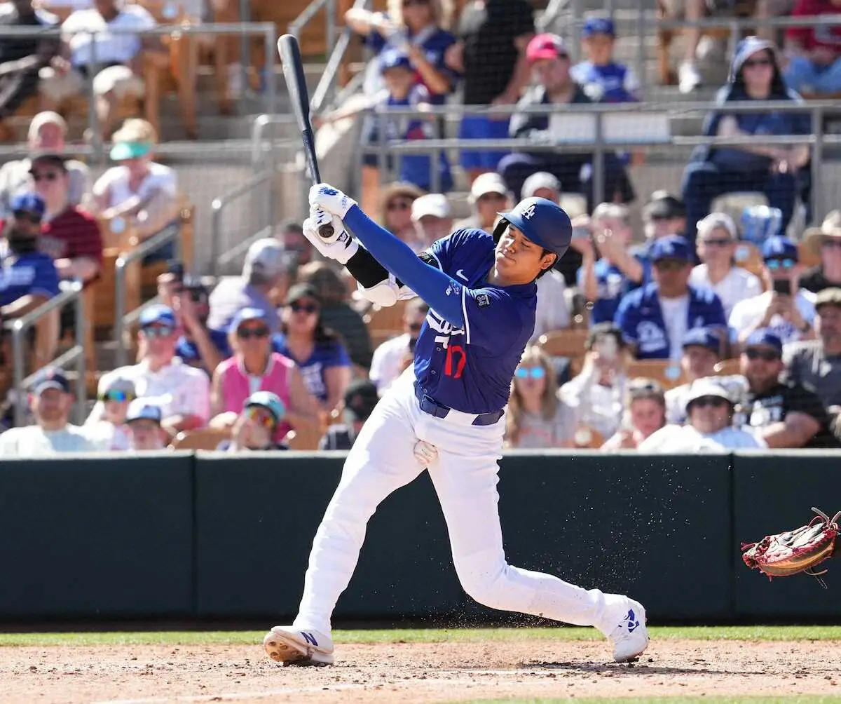 【画像・写真】大谷翔平が自打球で痛みに悶絶　下腹部付近に当たり崩れ落ちる場面も　元燕・マクガフに3球三振