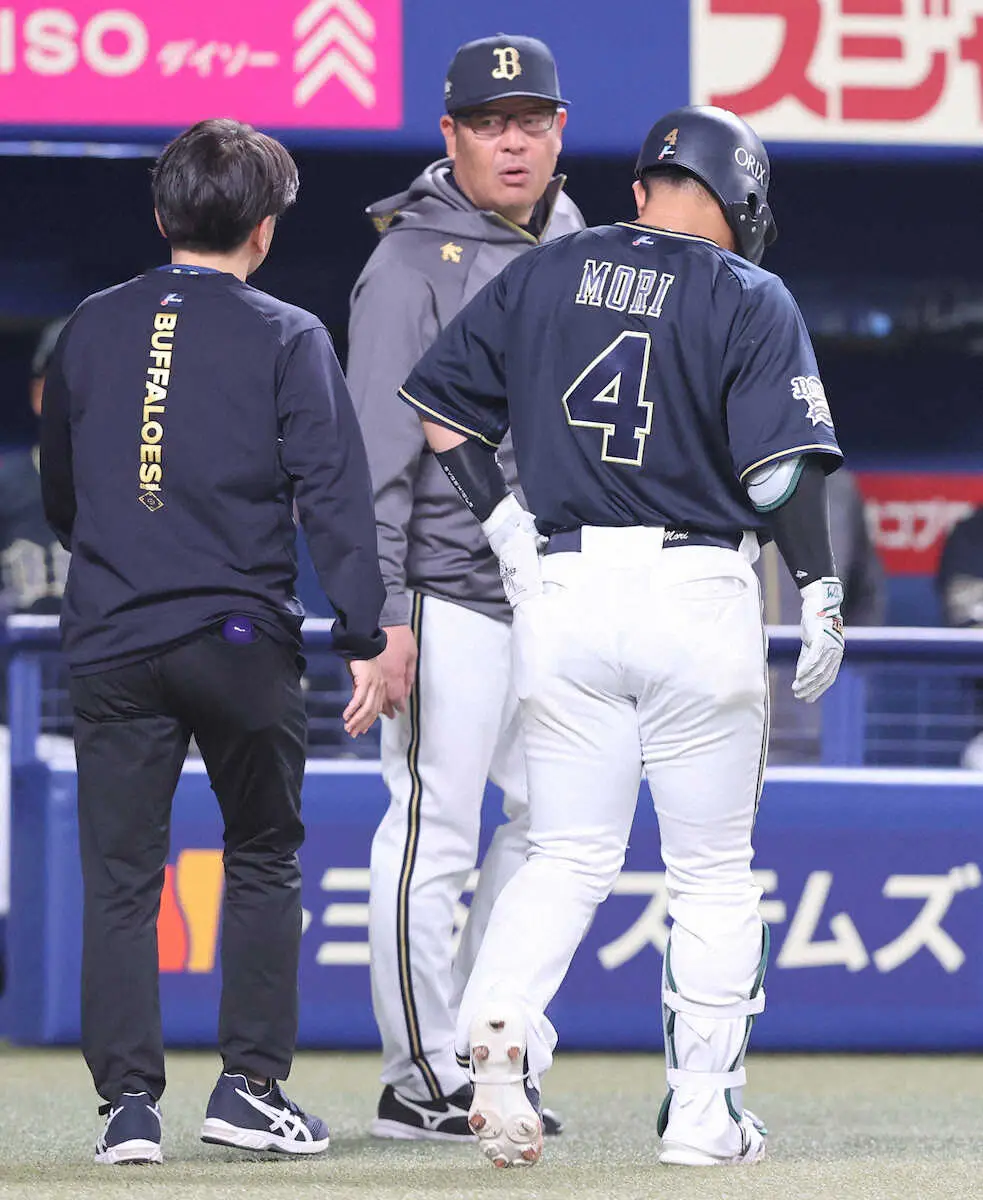 【画像・写真】オリックス・森友哉が負傷交代　右脇腹付近を痛めたか　