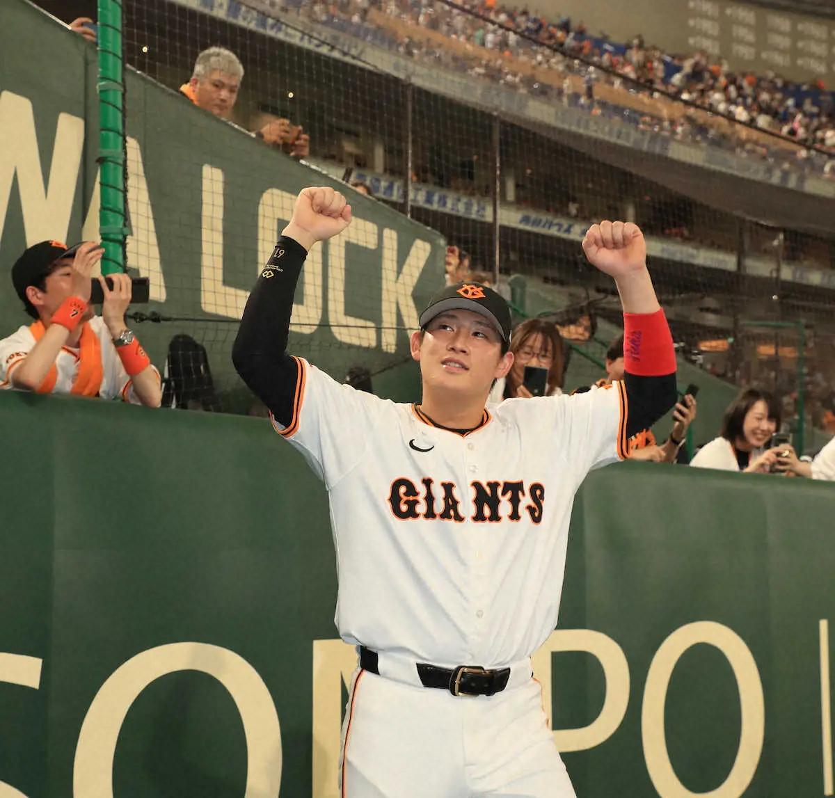 【画像・写真】巨人・増田陸「最高で～す！！！」　プロ通算10号は代打決勝3ラン　師匠・坂本勇人らナイン大興奮