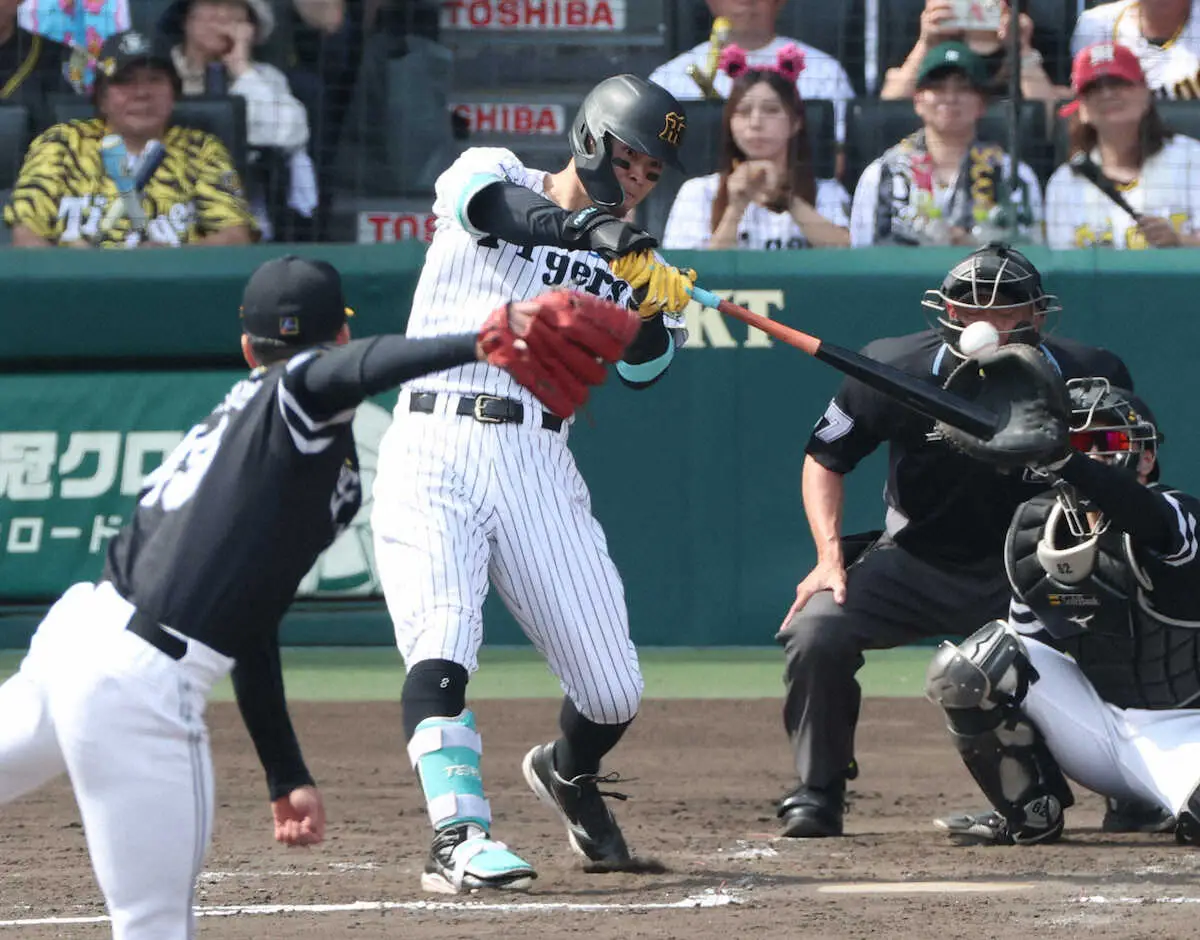 【画像・写真】公式記録は「打点なし」　4回、佐藤輝のバットで1点返すも、森下と争う打点は増えず