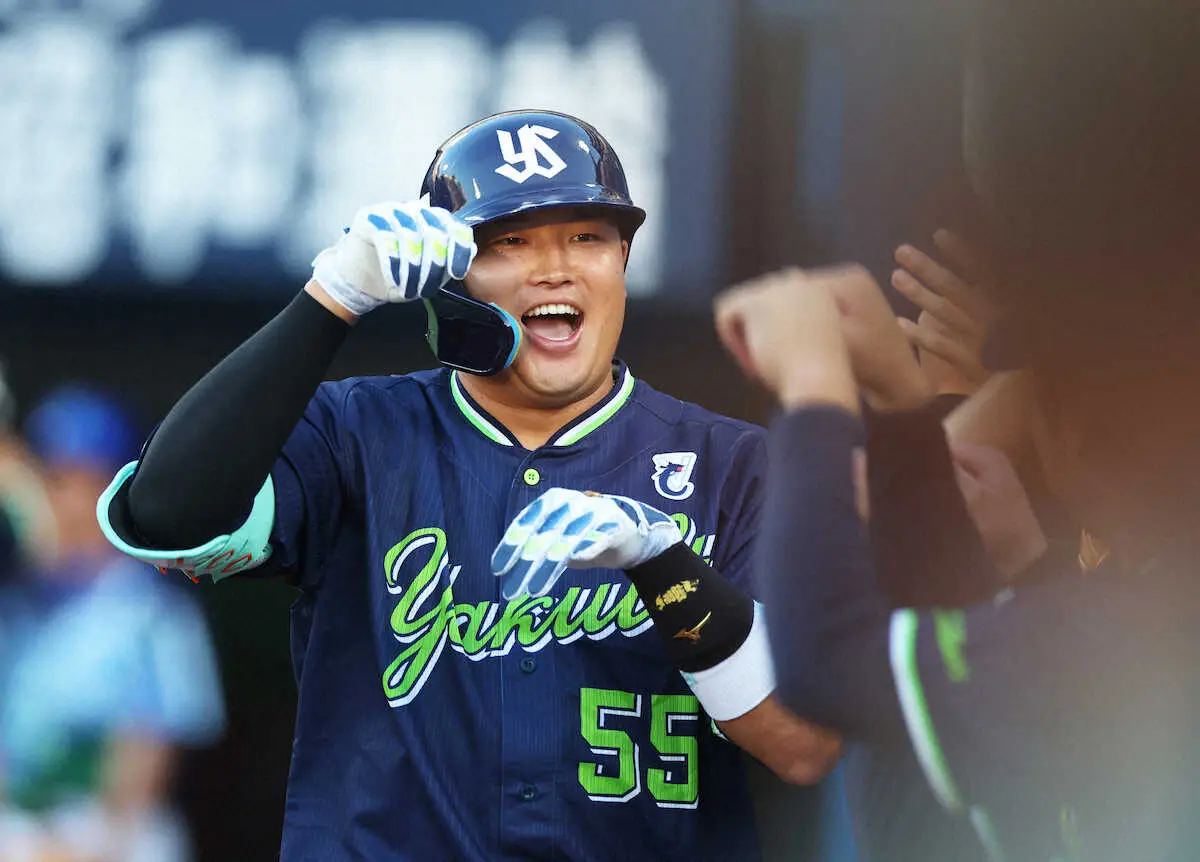 【画像・写真】ヤクルト・村上宗隆　復帰第1打席で即アーチ！「勝てるように頑張ります」衝撃弾に敵地・ハマスタどよめき
