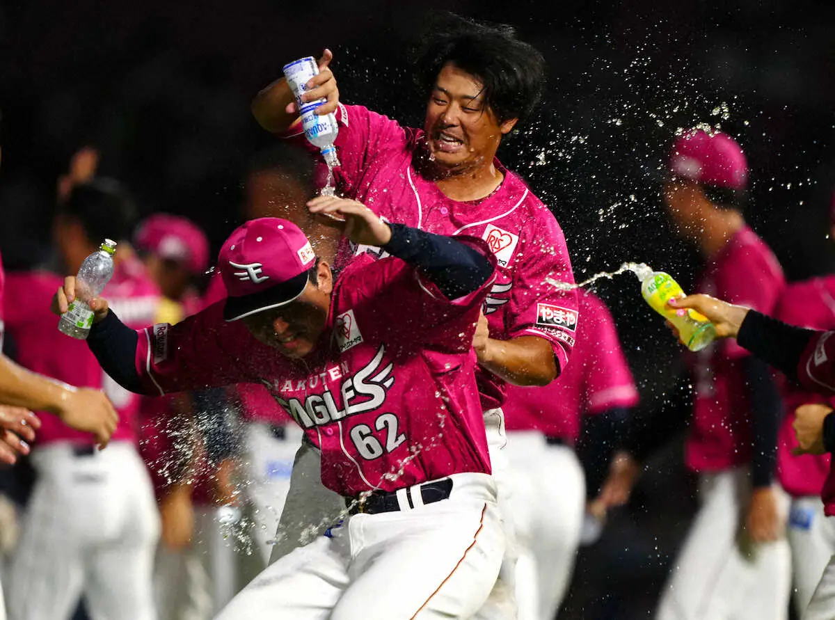 【画像・写真】1カ月ぶり復帰の楽天・浅村　3打数無安打も延長11回に四球を選びサヨナラ勝ちに貢献